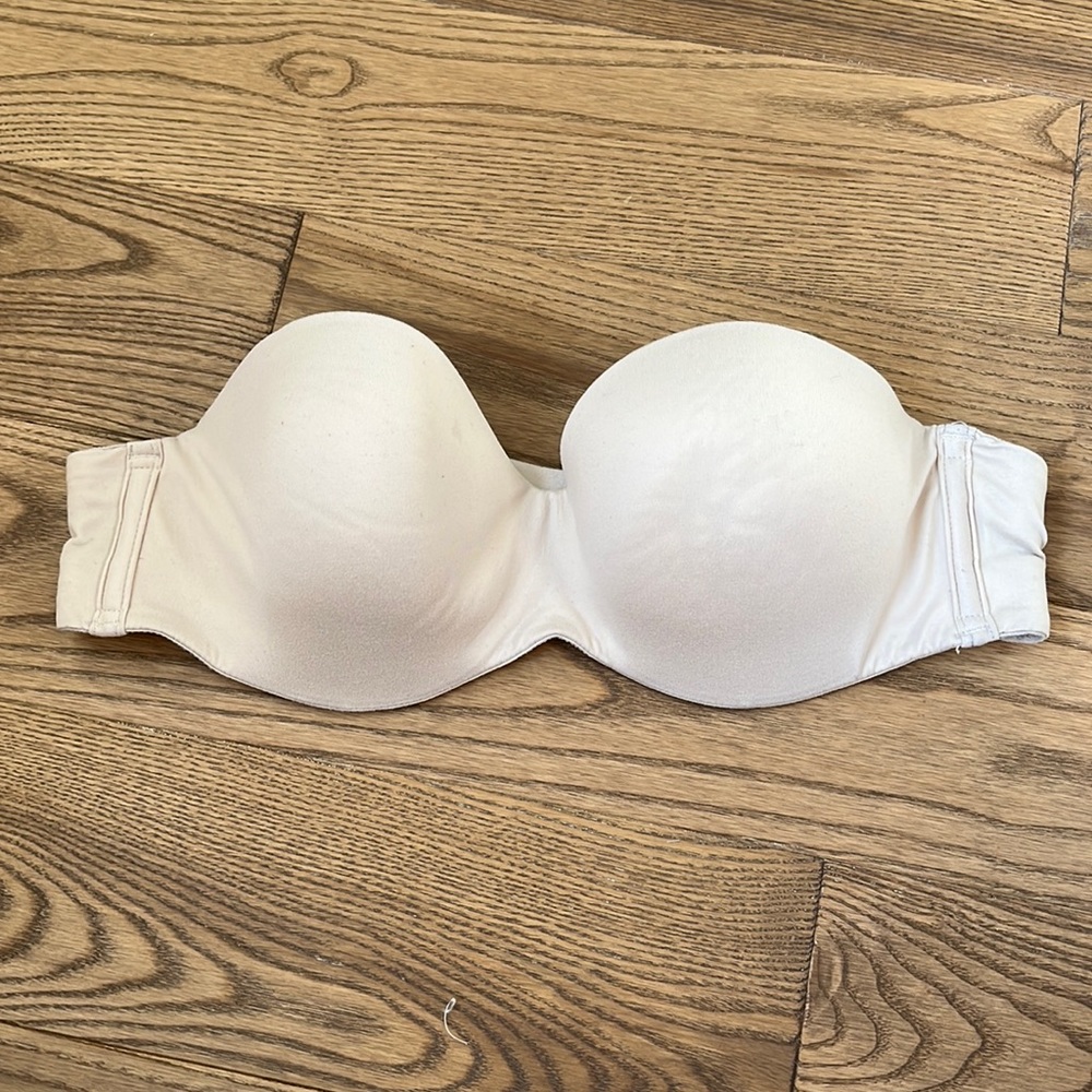 Victoria Secret lightly lined strapless bra size 36B